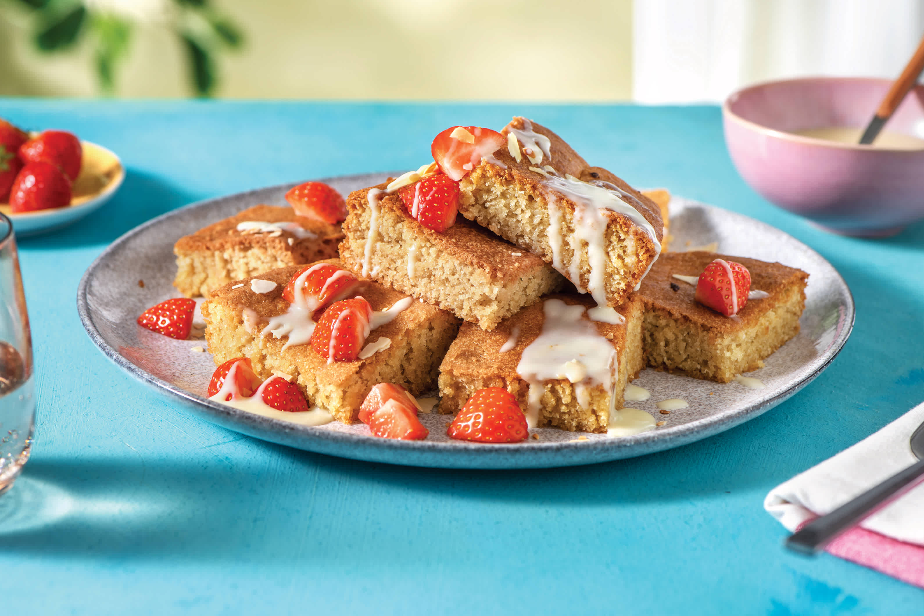 white-chocolate-cookie-bar-with-ganache-strawberries-recipe-hellofresh