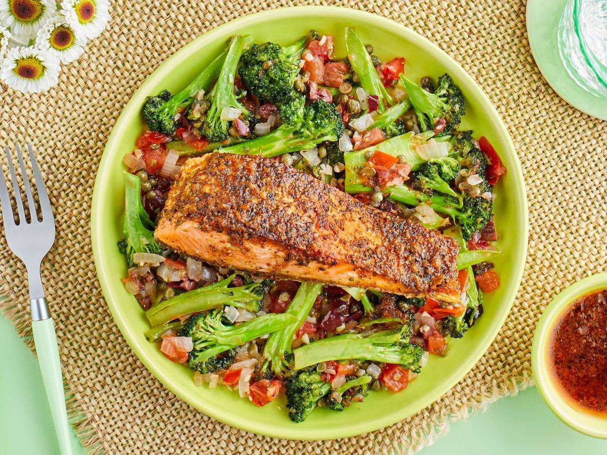 Salmon with red pepper sauce