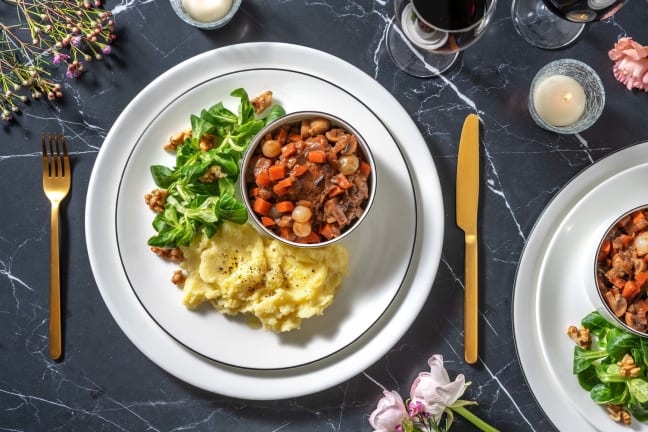 Coq au vin met zilveruitjes en champignons