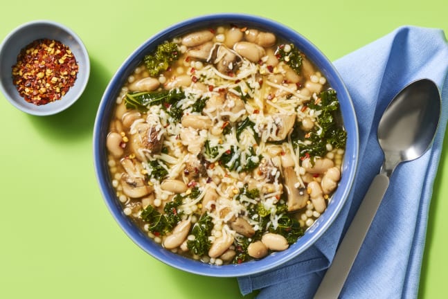 Cheesy Kale, Cannellini & Mushroom Soup