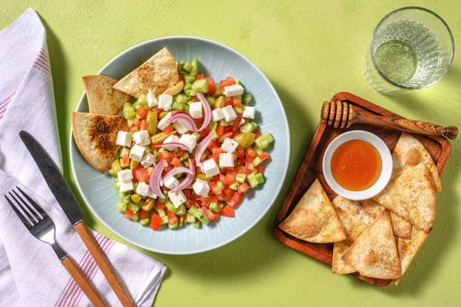 Insalata di formaggio greco e cetrioli