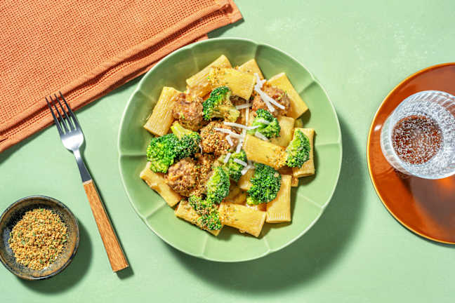 Rigatoni aux boulettes de viande à la suédoise en sauce crémeuse 
