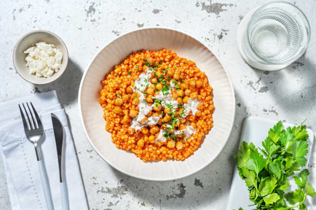 Couscous perlato, ceci speziati e caprino