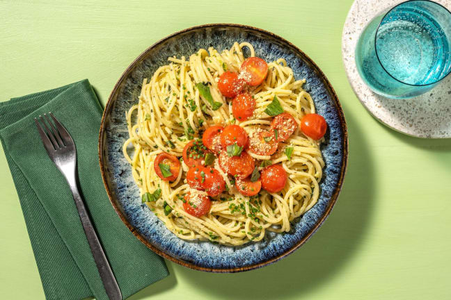 Spaghetti mit Zucchetti-Basilikum-Pesto