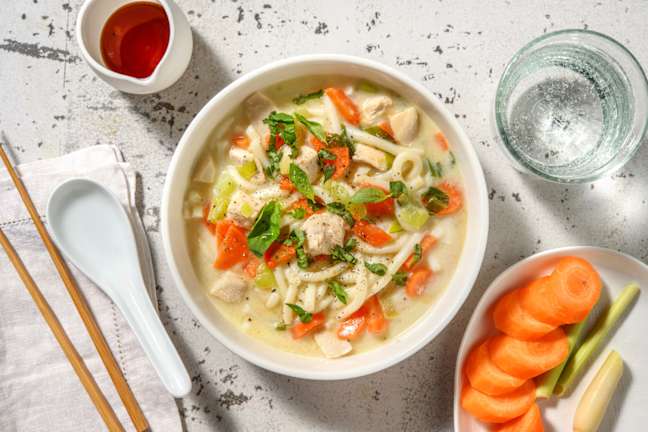Udon au poulet, gingembre & bouillon coco