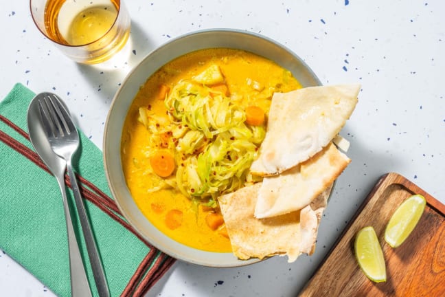 Goldenes Curry mit Spitzkohl und Karotten