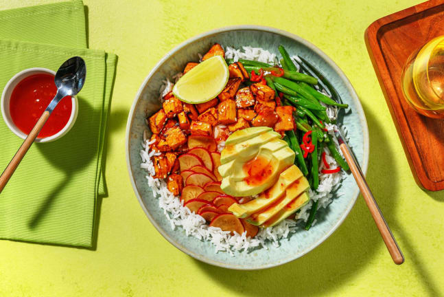 Vegane Bowl mit Sesam-Süsskartoffel & Avocado