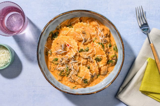 Raviolis à la courge dans une sauce crémeuse de tomates séchées