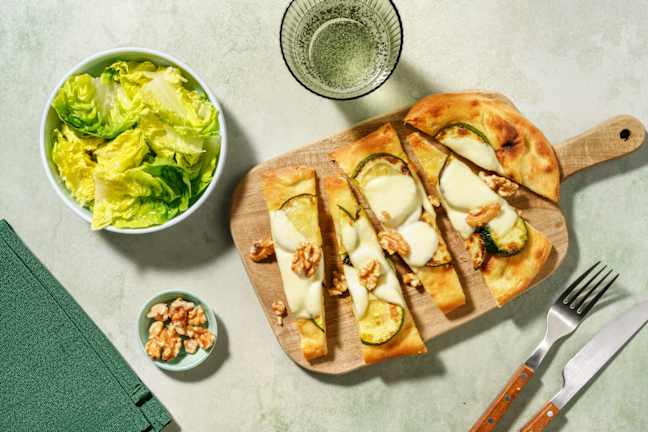Pinsa fragrante alla mozzarella e zucchine