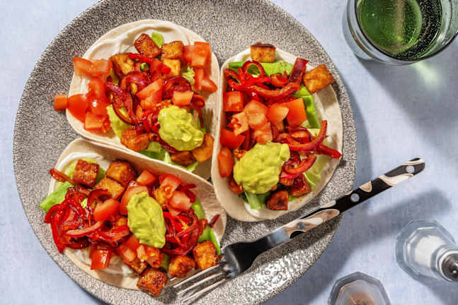 Wraps met sticky tempeh en avocadodip