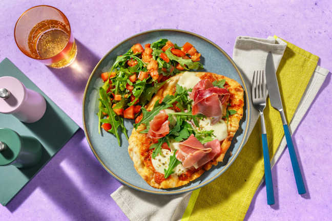 Pizza naan jambon sec, pesto rosso & mozza