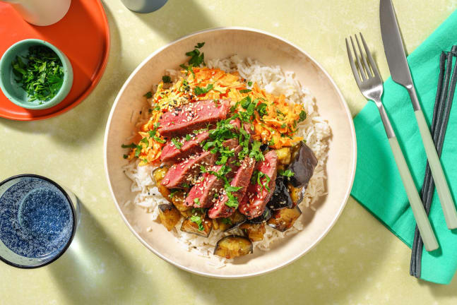 Bowl met steak en teriyaki-aubergine