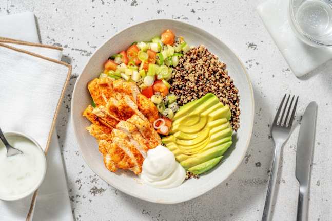 Smoky Chicken Bowl auf Quinoa Tricolor 