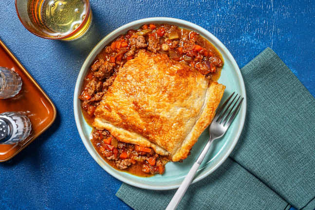 Hartige pie van gemengd gehakt met BBQ-rub