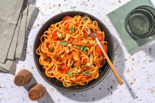 Spaghetti allo sgombro e sugo all'eoliana