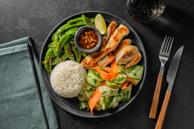 Indonesisk sataykyckling och citrongräsris