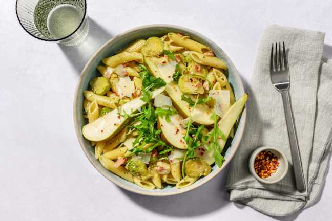 Creamy Pesto Bacon Pasta & Rocket Salad