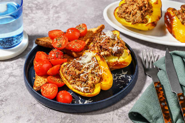 Peperoni al forno ripieni di salsiccia