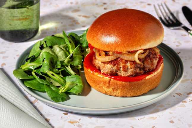 Burger di pollo fatto in casa e formaggio fuso