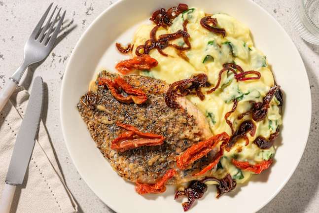 Filet de merlu au beurre à l'ail et tomates séchées