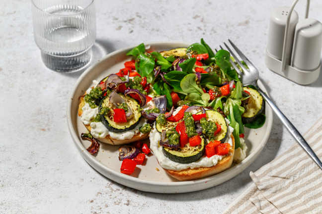 Bagel-tartines courgettes & crème de basilic
