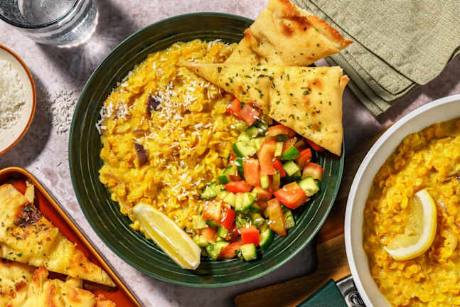 Dahl et naan accompagnés d'une salsa