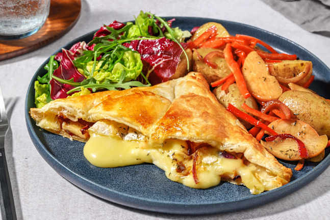 Feuilleté au camembert et pomme & oignon caramélisés