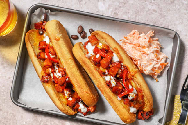 Chili Dog: Argentinos und Bohnen-Chili in Hot-Dog-Buns