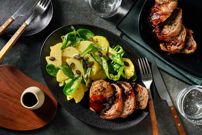 Deftiger Bio-Hackbraten mit Speck