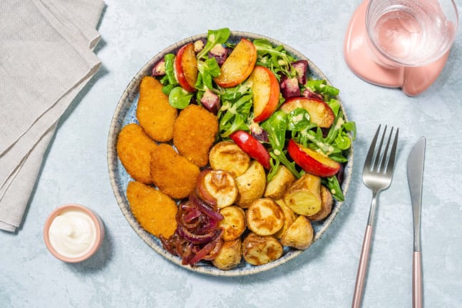 Plantaardige nuggets met bietensalade en patatjes