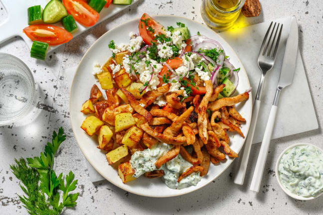 Gyros mit griechischem Salat und Hirtenkäse