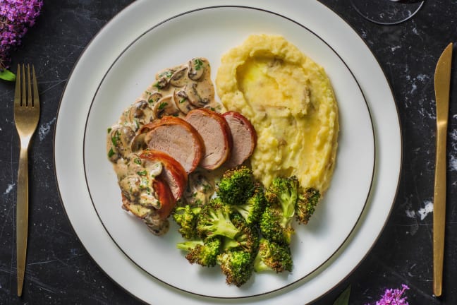 Varkenshaas in ontbijtspek met champignonroomsaus