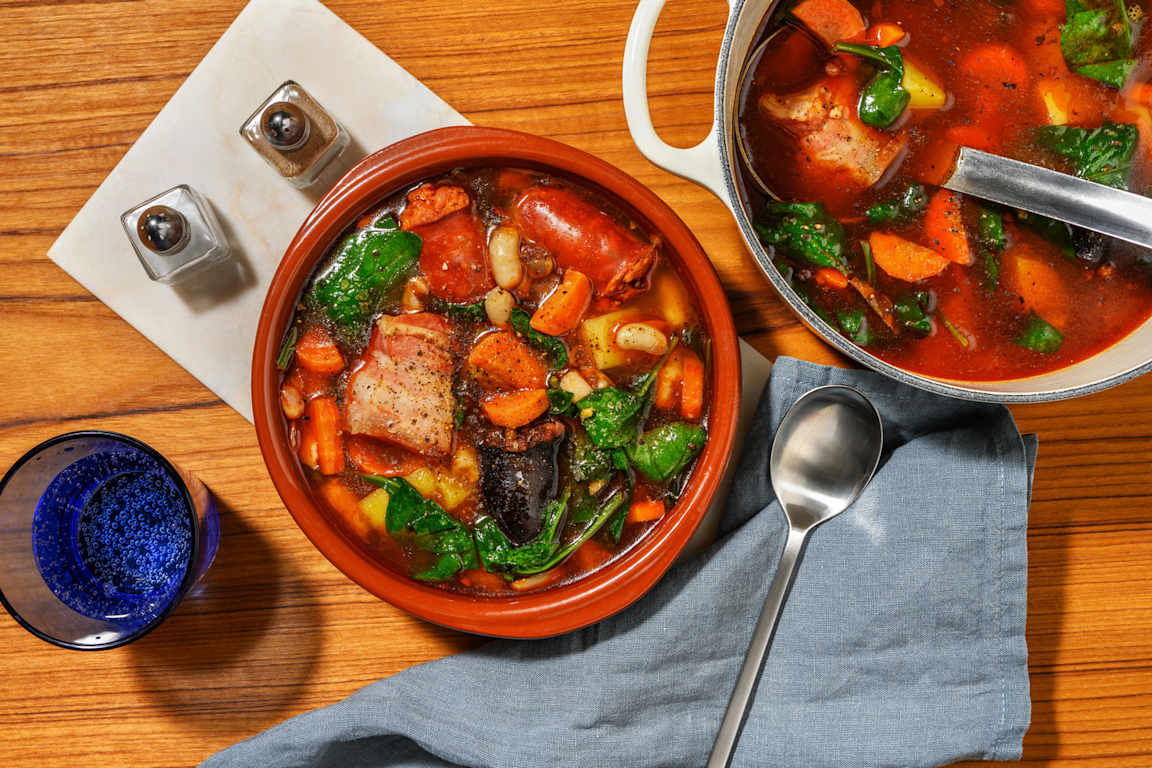 Caldo gallego con chorizo, morcilla y panceta