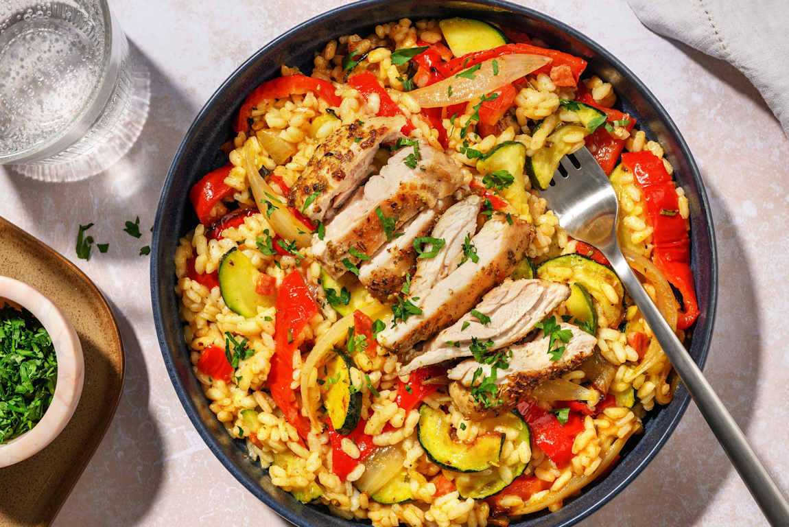 Geroosterde kippendij met paella-stijl rijst