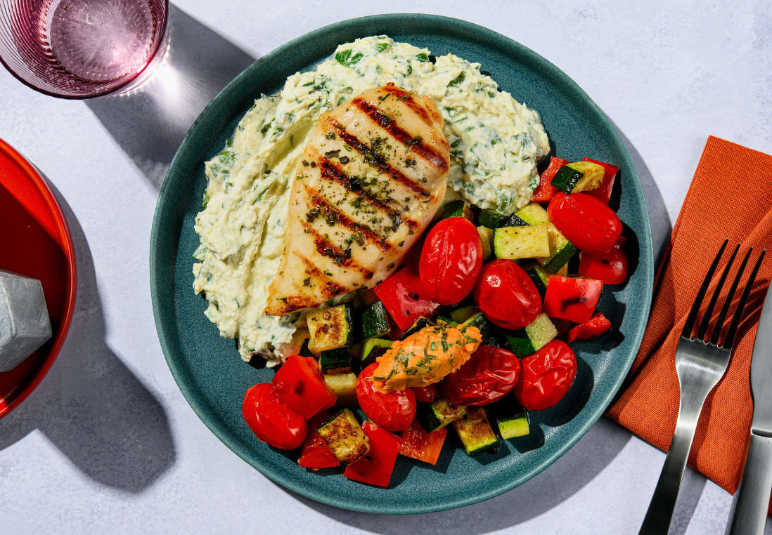 Hähnchen in Spinat-Creme mit Artischocken, Zucchini und Paprika in Tomatenbutter menu preference image