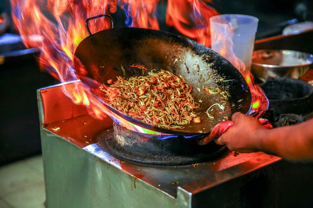 How to Make Lo Mein Noodles