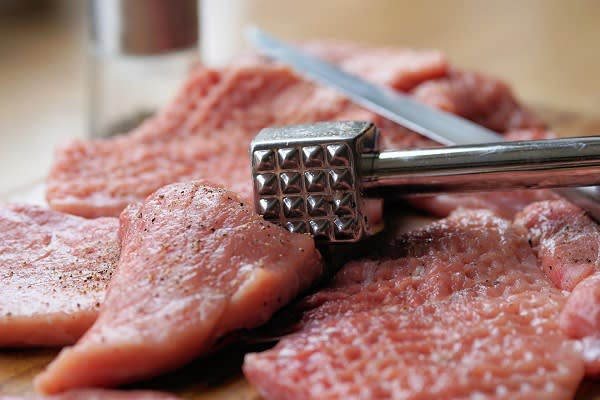 How to Tenderize Steak With a Mallet