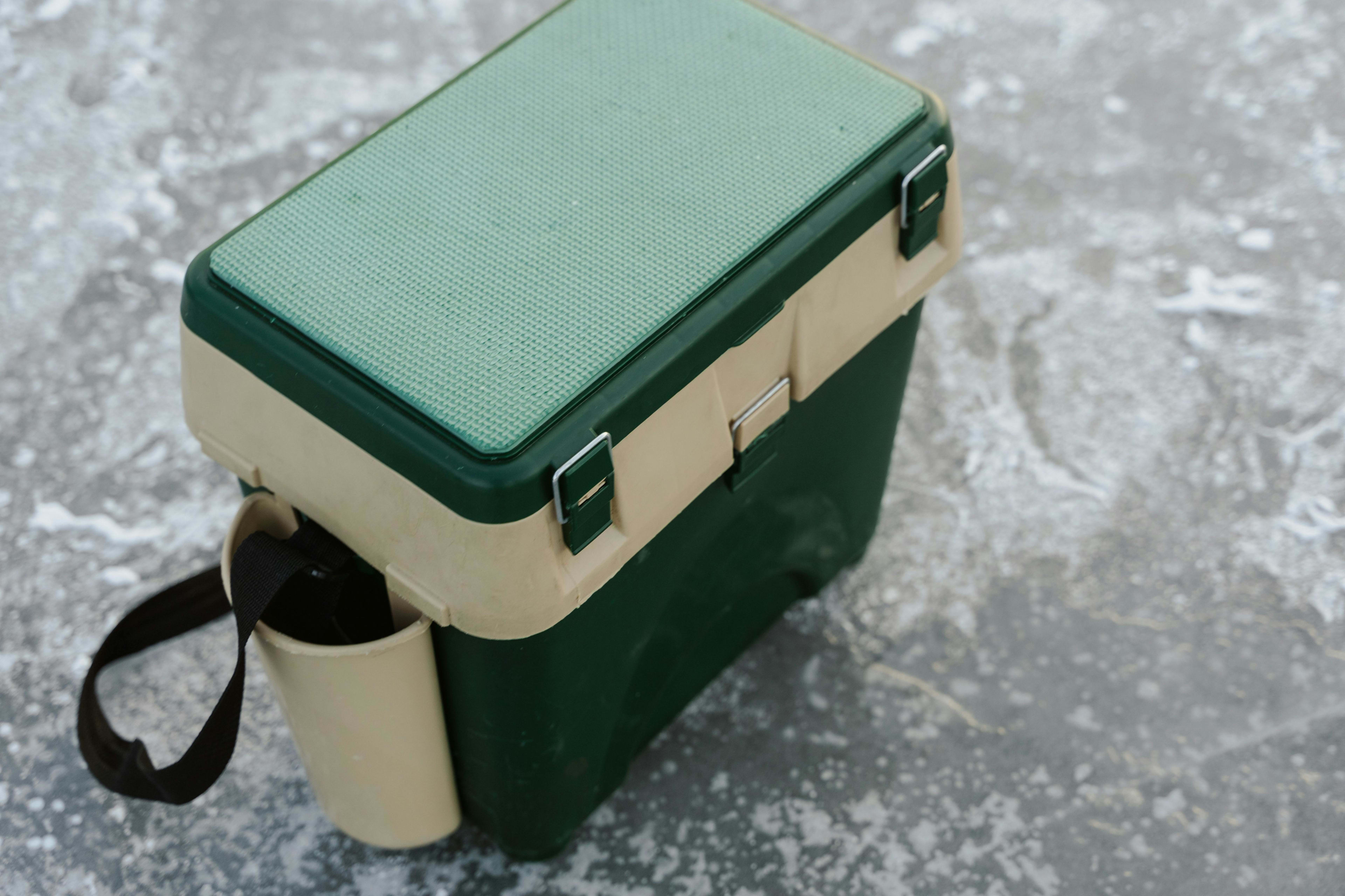 8. Keep Dishes Warm With a Cooler