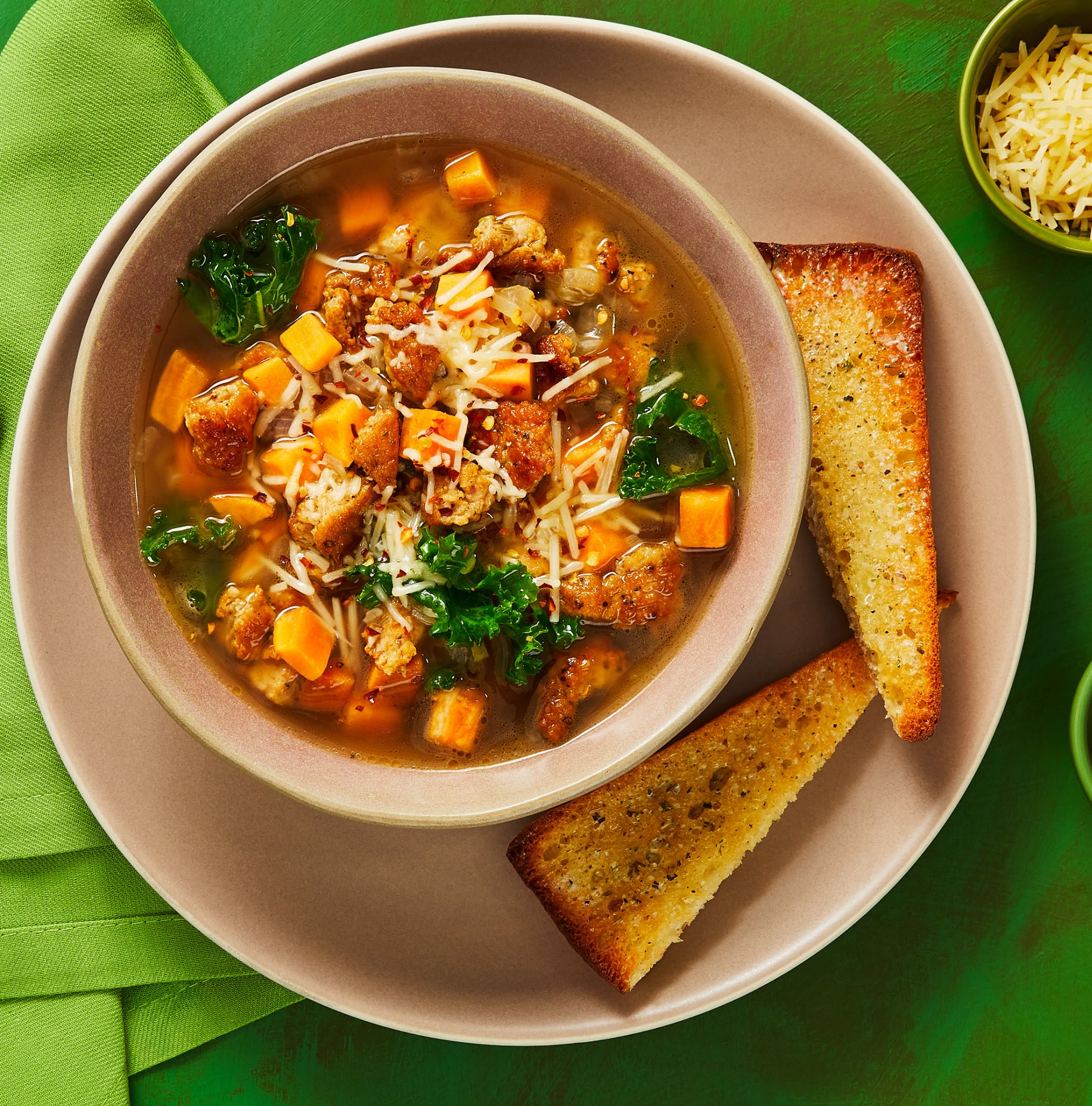 https://img.hellofresh.com/w_3840,q_auto,f_auto,c_limit,fl_lossy/hellofresh_website/us/us-recipe-archive/soup-recipes/Chicken-sausage-sweet-potato-kale-soup.jpg