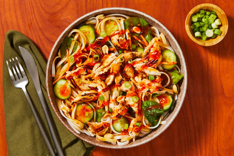 Bols de nouilles au riz et au poulet grillé super rapides