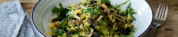 Fusilli integrale met oude kaas en pompoenpitten