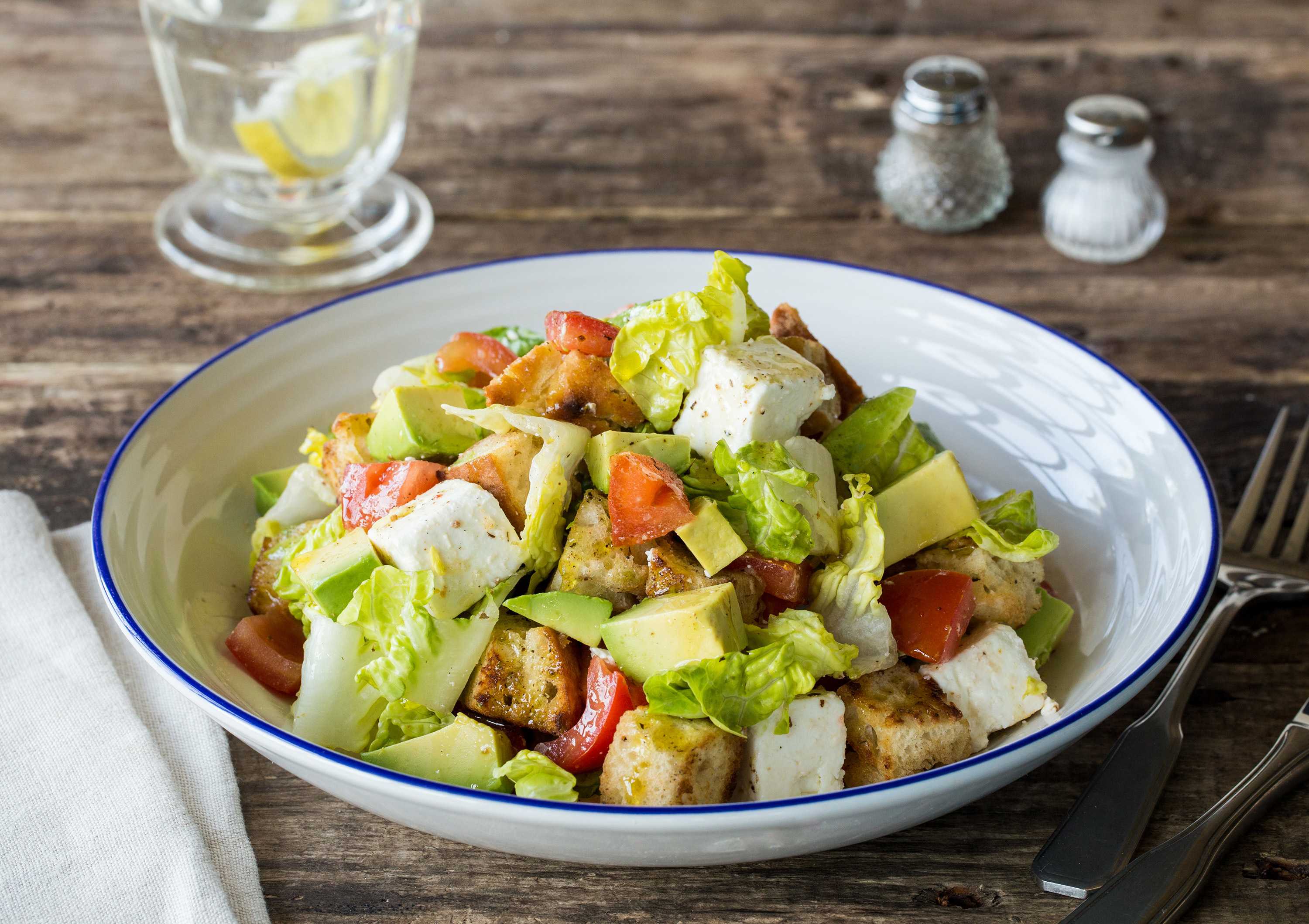 Knuspriger Brotsalat