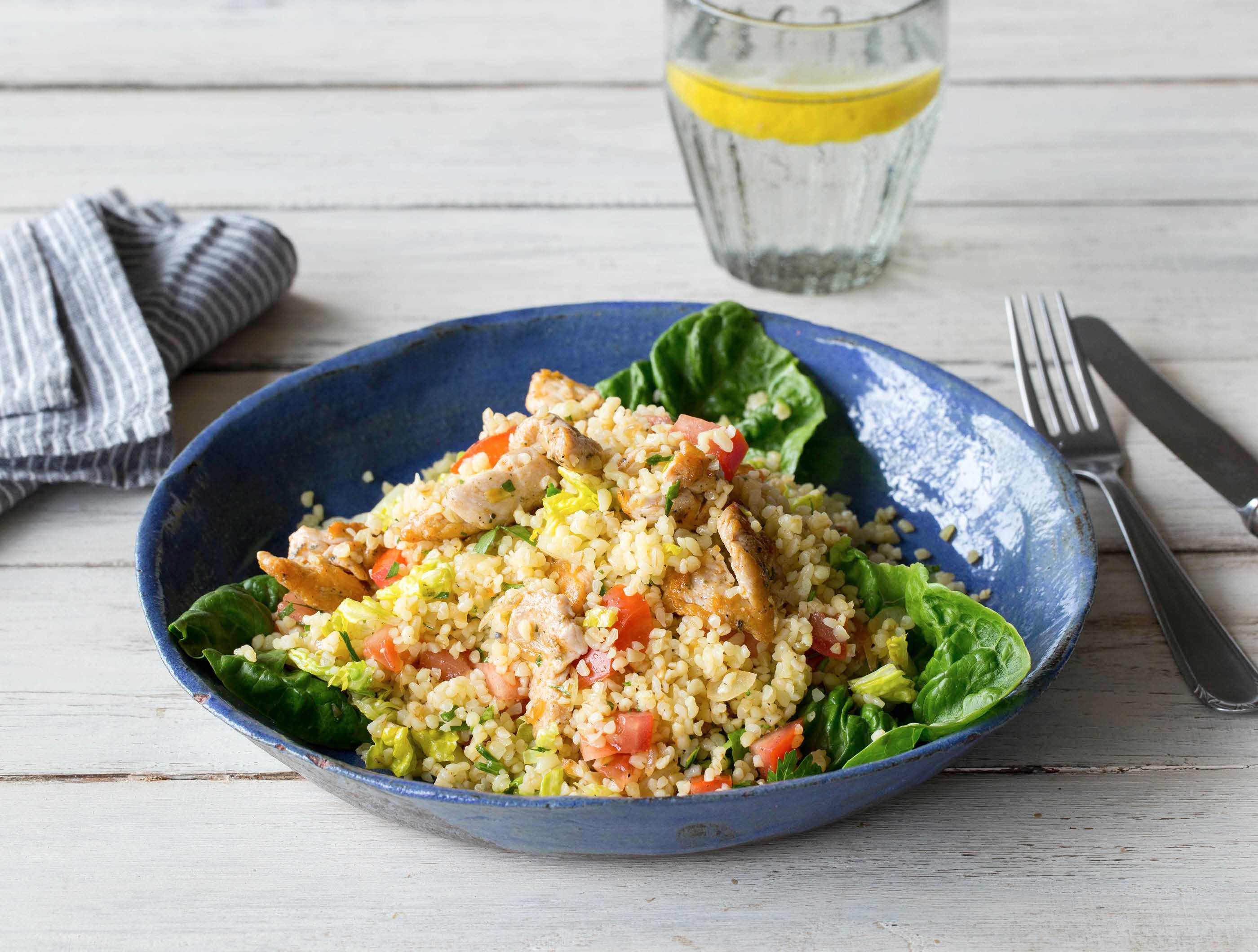 Kipgyros met kruidige tabouleh en little gem
