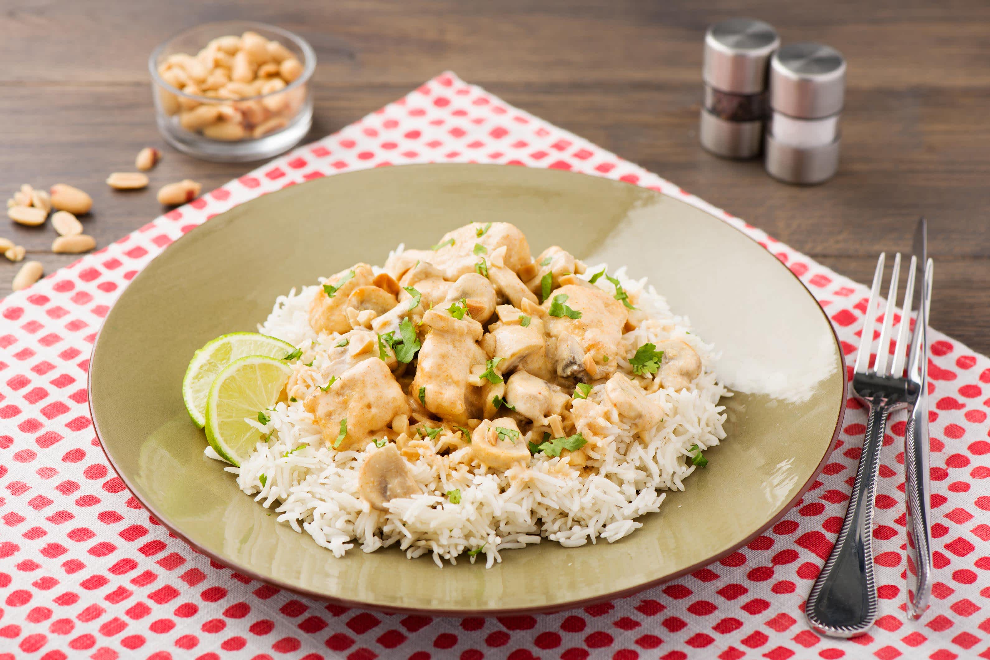 Cremiges Putenbrust-Thai-Curry mit lockerem Basmatireis