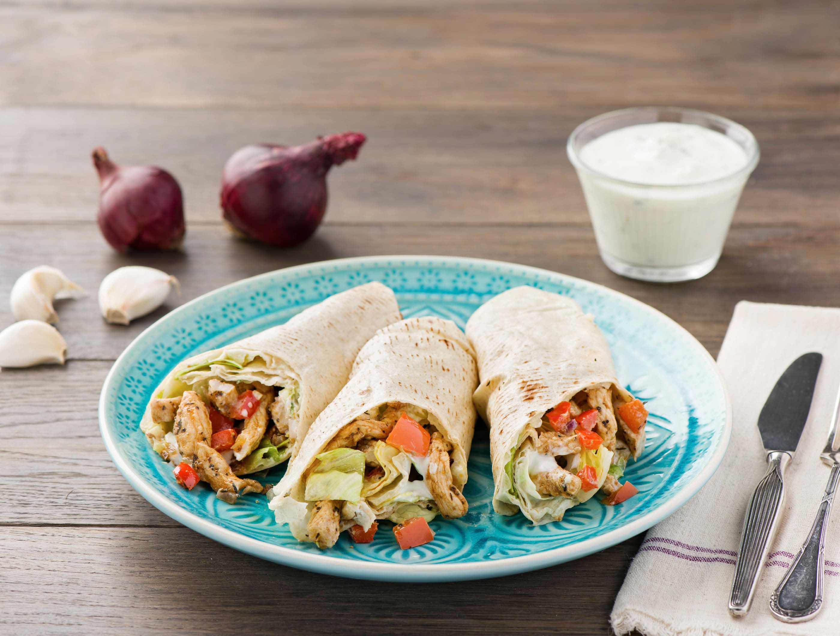 Varkenshaasgyros met platbrood en zelfgemaakte tzatziki
