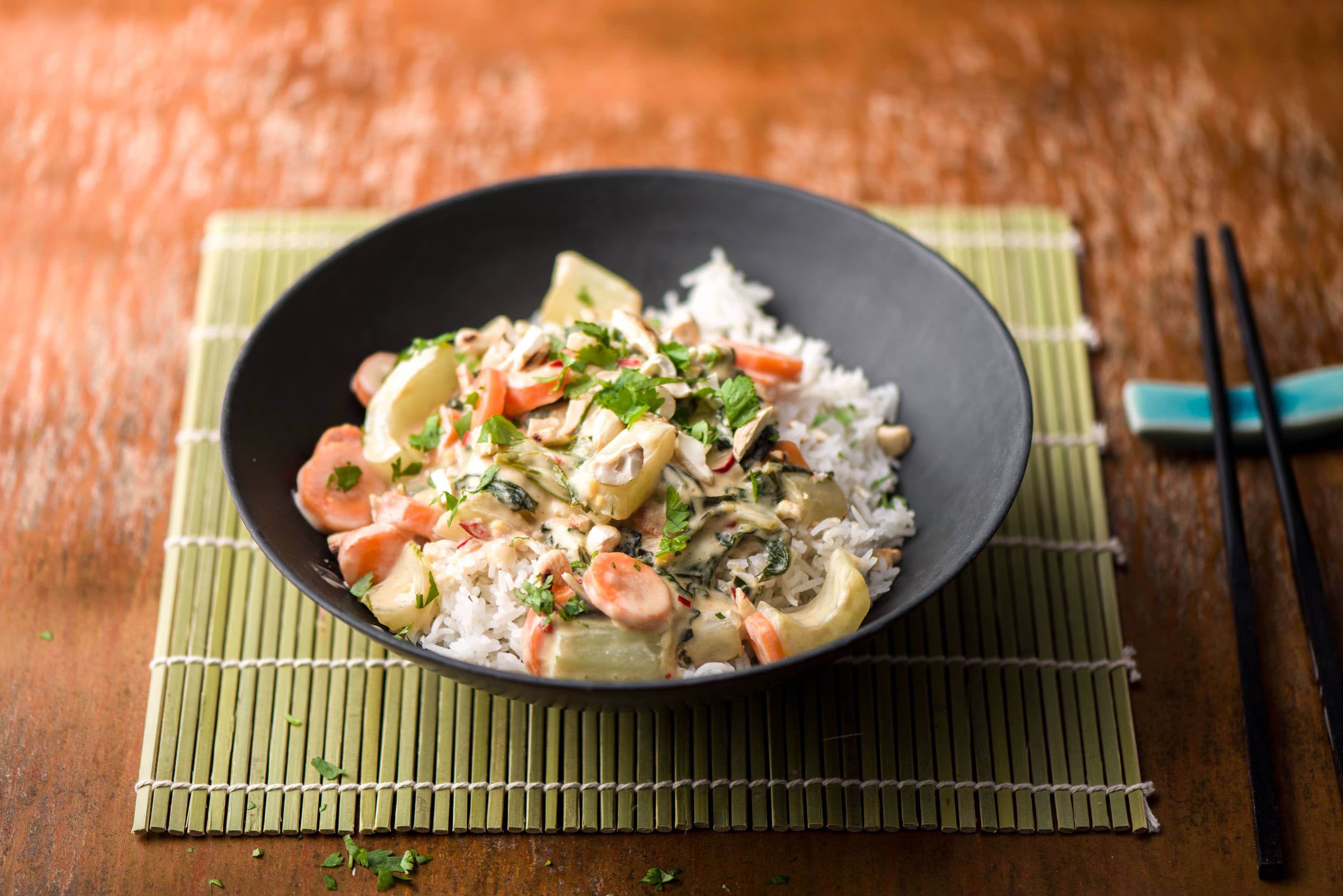 Thailändisches Pak Choi-Kokosmilch-Gemüse mit Jasminreis