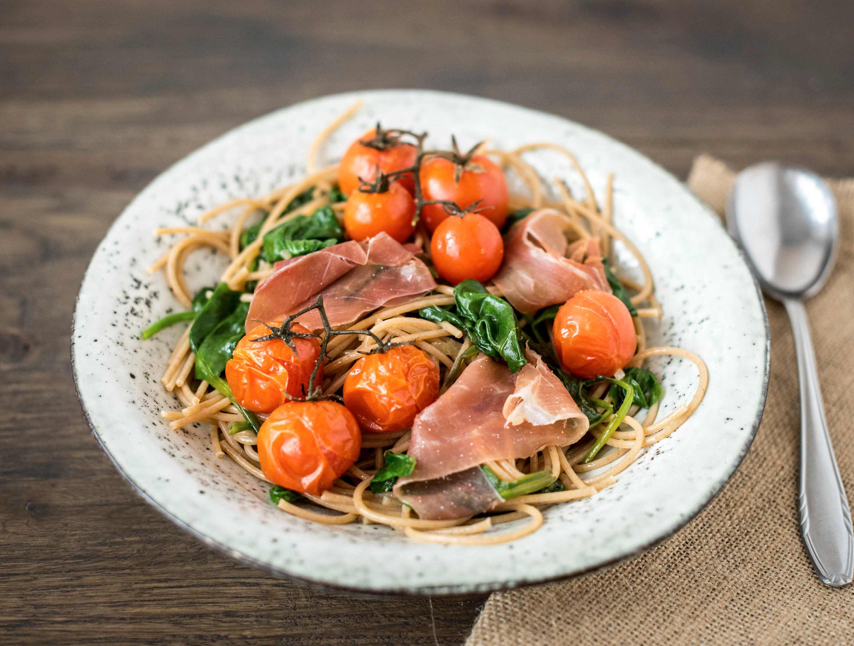 Italiaanse sliertjespasta met serranoham