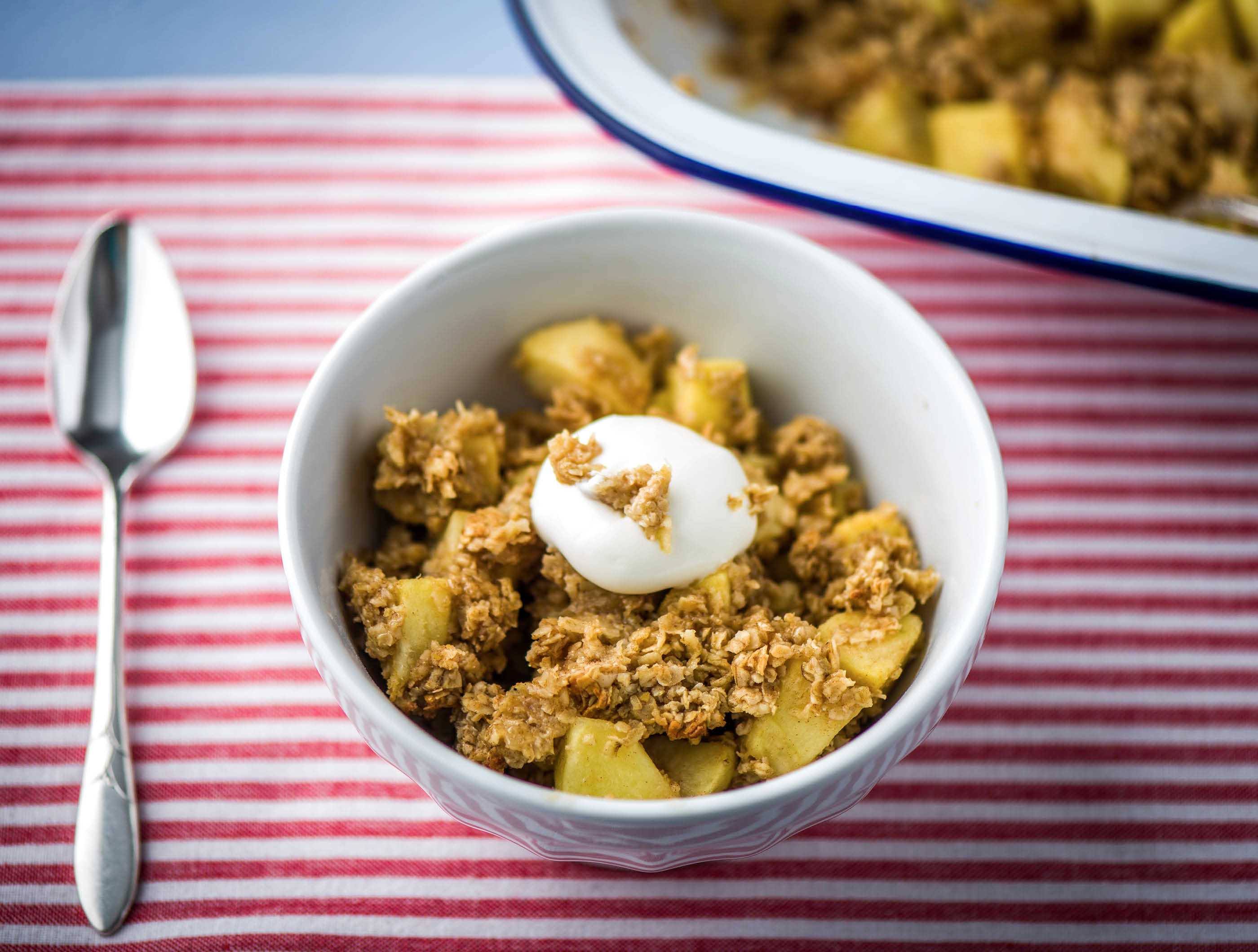 Warme appel-havermoutkruimel