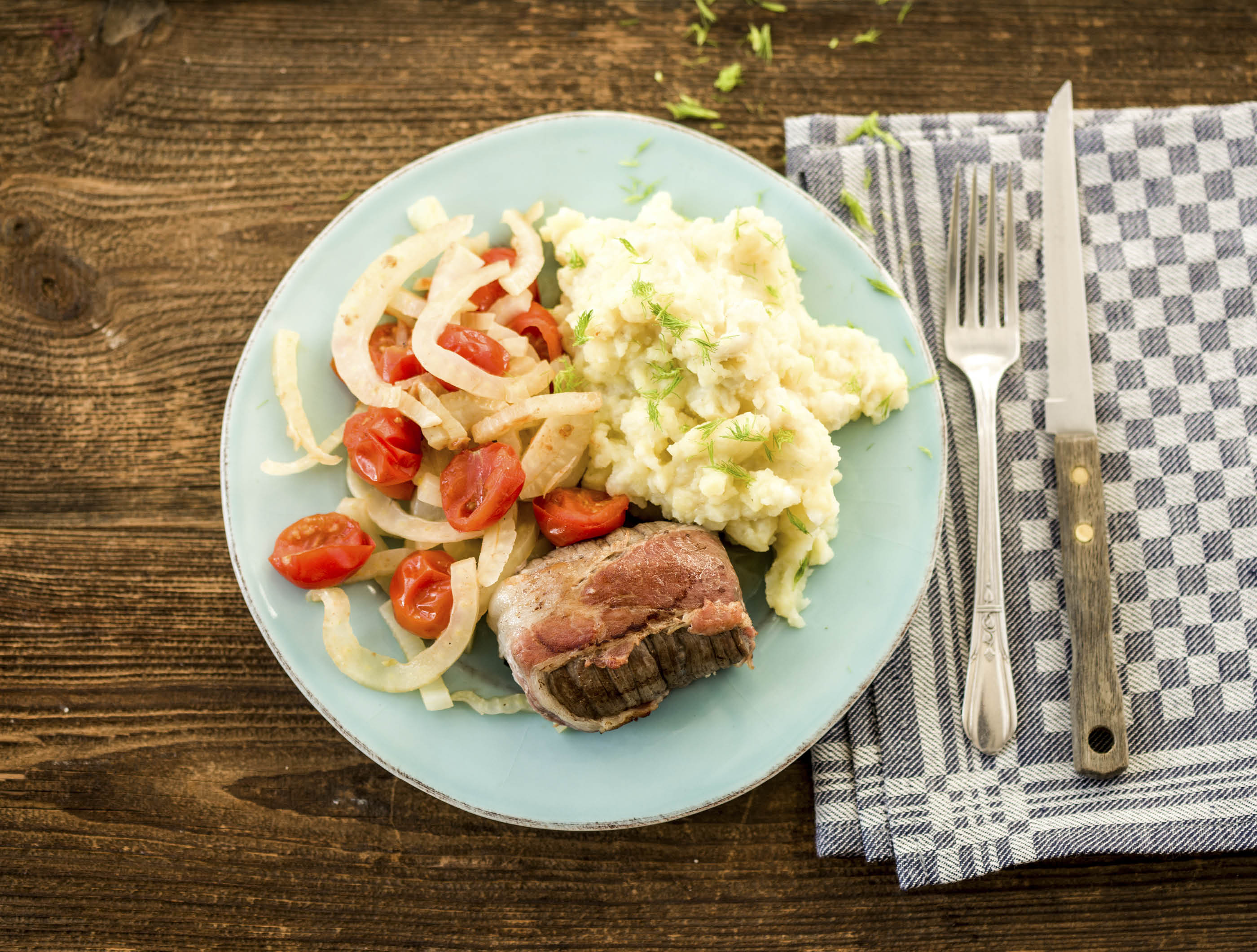 Rundervink met aardpeerpuree