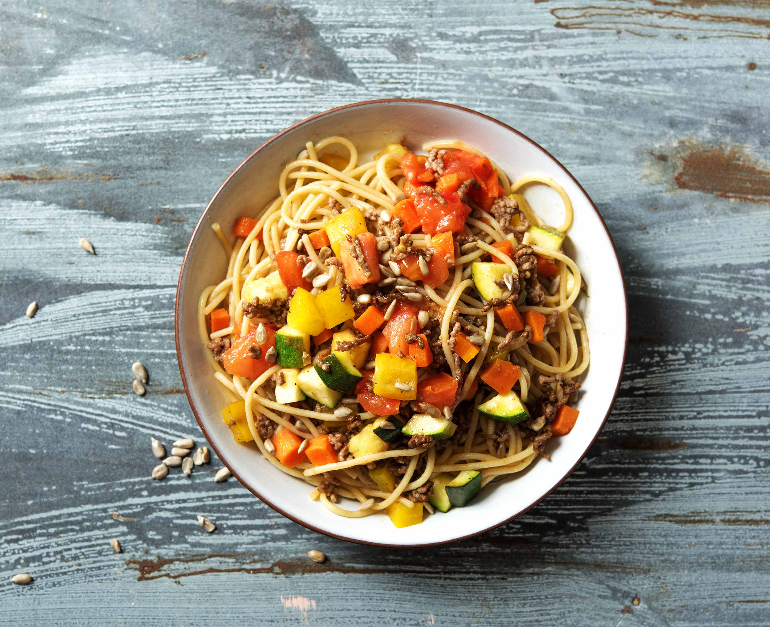 Spaghetti bolognese aux légumes et aux graines de tournesol